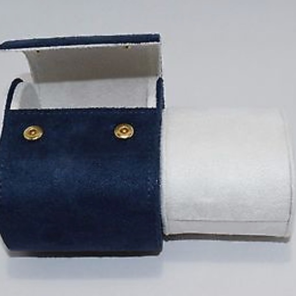 Authentic Louis Vuitton Suede watch box in navy - Picture 3 of 3